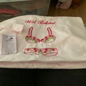 Cute pink cotton travel bag! Meant for a wet suit! Nylon lining 4 damp stuff pk